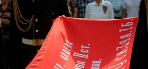 Возле одесской мэрии пытались сорвать Знамя Победы