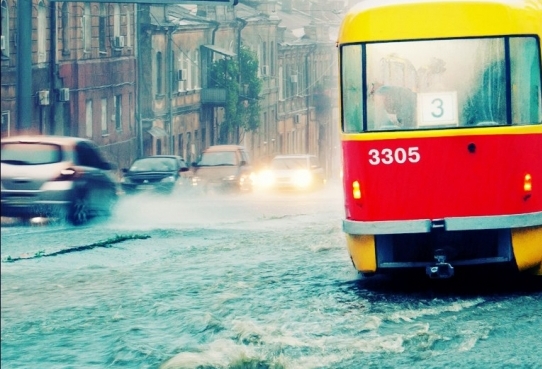 Не все трамваи смогли перенести непогоду. Фото с сайта: ktv.odessa.ua.