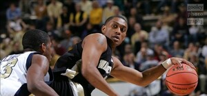 Янукович поздравил баскетболистов 