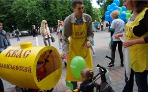 Севастопольские малыши спят в бочках и кроссовках 