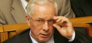 Азаров едет в Донецк на матч Украина - Франция. И будет спорить на коньяк