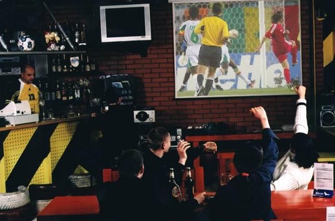 В Одессе можно посмотреть футбол почти в каждом баре. Фото с сайта: sport.segodnya.ua.