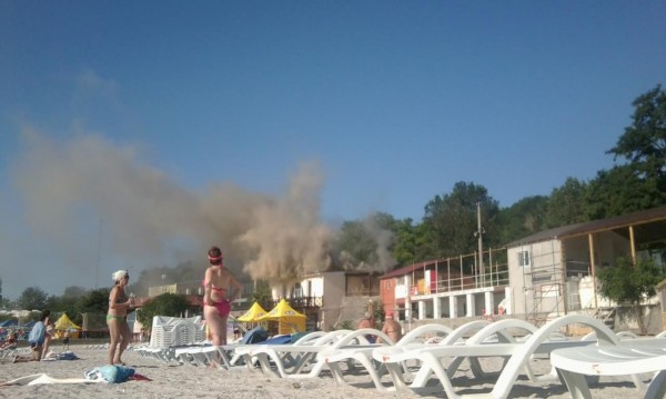 Сгорело кафе на пляже Ланжерон. Фото пользователя AssA Одесского форума