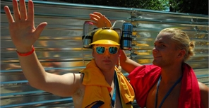 Почему фанам Евро разрешили отливать на улицах и ездить по встречной?