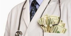 Врачебный скандал: хирург признался, что заплатил семь с половиной тысяч долларов, чтобы его взяли на работу