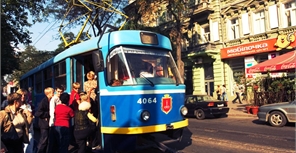  Трамвай маршрута №7, двигавшийся в направлении Лузановки, сошел с рельс. Фото - forbes.ru 