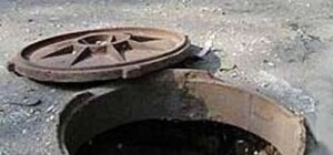 ЧП в Запорожской области: двое детей провалились в канализационный колодец