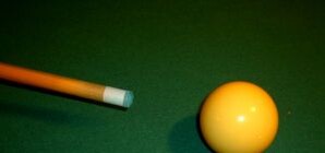 В Донецке мужик проломил голову оппоненту бильярдным шаром