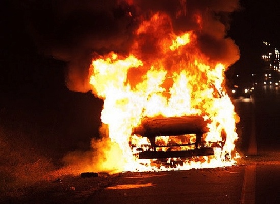 Авто вспыхнуло моментально. Фото - mhealth.ru