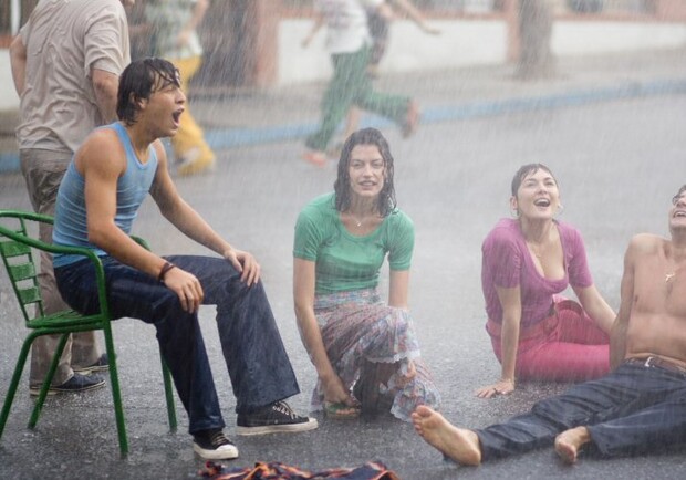 Летний дождь освежит горожан. Фото: кадр из фильма "Летний дождь".