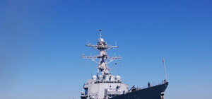 Фоторепортаж: Американский и украинский эсминец собираются бороздить море у побережья Одессы