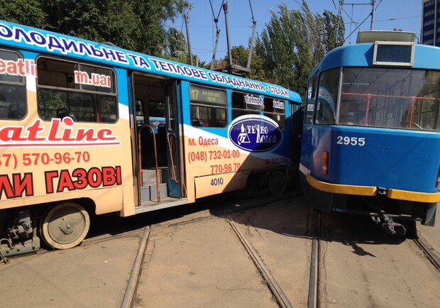 Очередное столкновение трамваев в Одессе. Фото - odestramfan.2bb.ru.