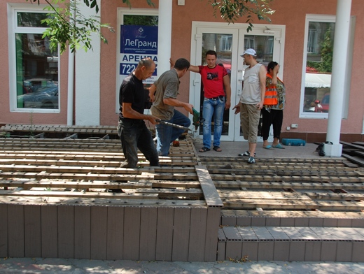 Рабочие демонтировали незаконное строение. Фото с сайта: odessa.ua.