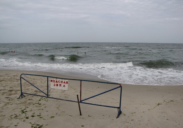 Когда запрет на купание в море будет снят, пока не известно. Фото - timer.od.ua.