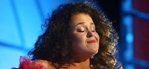 Руслана Писанка гоняет по «Артеку» на джипе