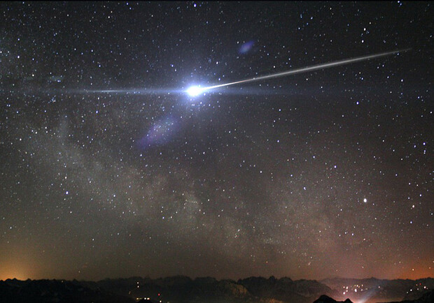 Метеорный поток Персеид - один из ярчайших. Фото: Adrian West (dneproplanet.dp.ua).
