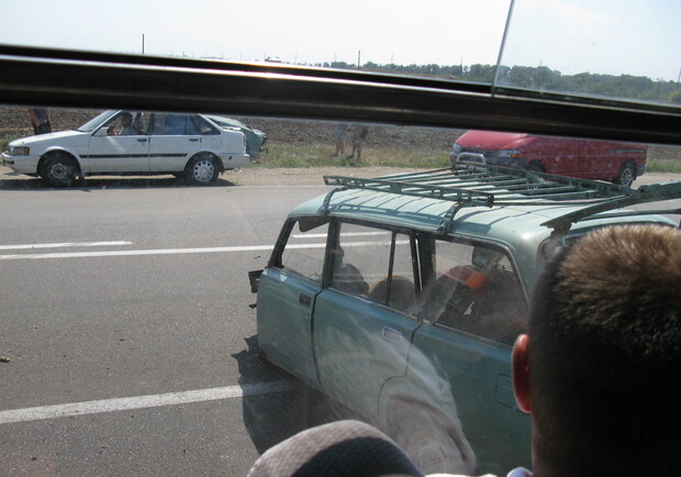 Несколько машин ударились друг в друга. Фото: palanbor ("Одесский форум").