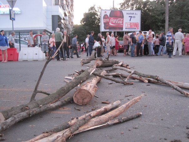 Люди протестовали против вырубки сквера. Фото - Станислав Рабчун. 