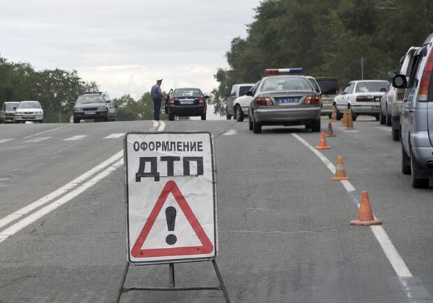 Из-за аварии в районе "7 километра" образовалась большая пробка. Фото с сайта: auto.mirtesen.ru.