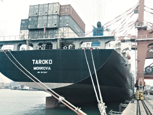 Либерийский контейнеровоз Taroko, на котором служил украинец, после ЧП стоит на ремонте в порту. Фото - kp.ua