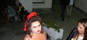 В Ялту приехала безумная жена Киркорова: женщину увела охрана