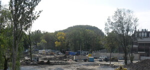 Руины уличного кинотеатра в парке Щербакова сравняли с землей