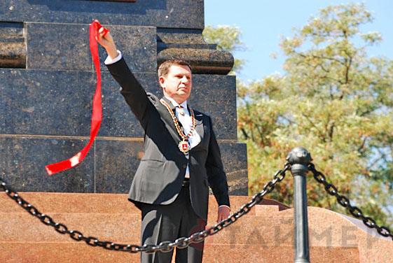 Когда Алексей Костусев стал мэром, он признался журналистам, что его мечта - «стать вторым Ришелье для Одессы». Фото - timer.od.ua.