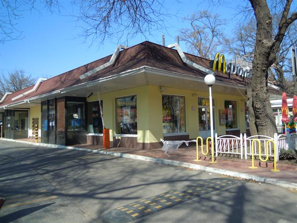 McDonald`s на проспекте Шевченко. Фото: Валерия Егошина.