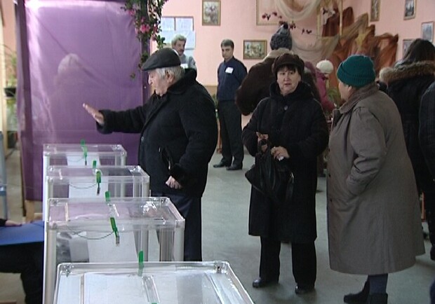 На выборах в Одесском регионе нарушения фиксировали с самого утра. Фото - "В городе".