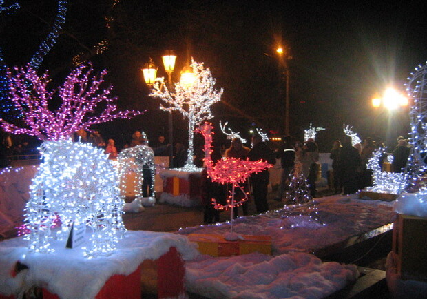 На Думской к новогодним праздникам сделают сказочный городок.
Фото автора.