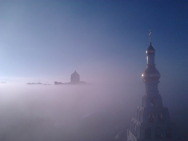 Город окутает туман. Фото: Лерка Basta.