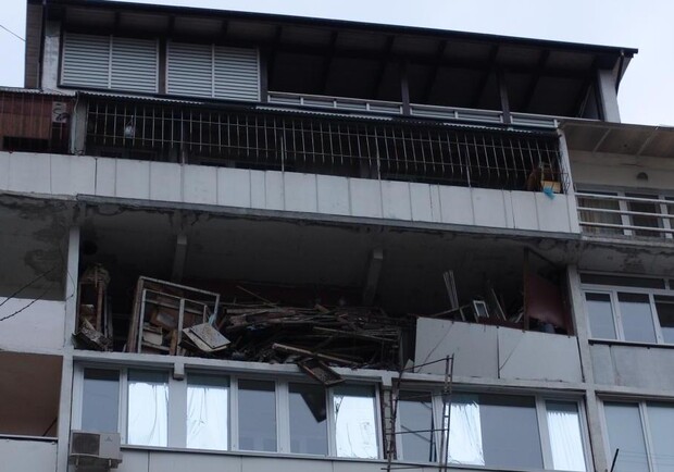 В одесской высотке рухнул балкон. Фото - Пушкин - "Одесский форум".