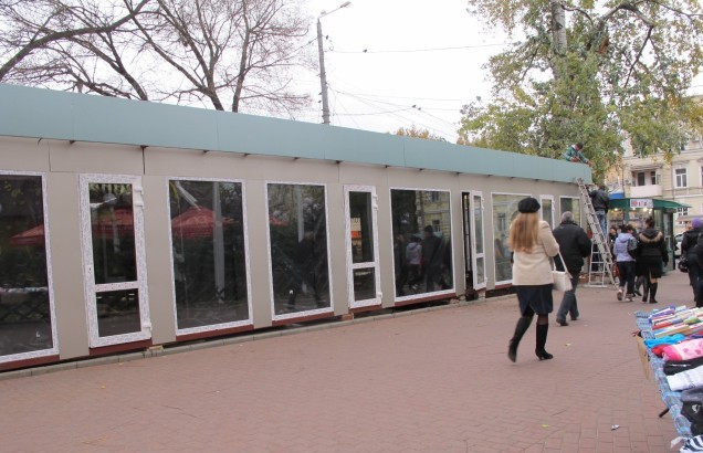 В Одессе продолжает процветать нахалстрой и стихийная торговля. Фото - odessa-daily.com.ua
