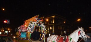 Центральную улицу Донецка переполошили розовые свинки