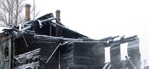 Семья погорельцев из Запорожья уже год живет в пристройке