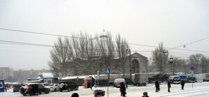 ДонЖД не успевает расчищать пути: поезда становятся один за другим