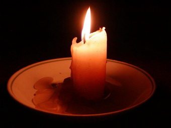 Пенсионерка забыла потушить свечу и едва не спалила весь дом. Фото - gzt.md