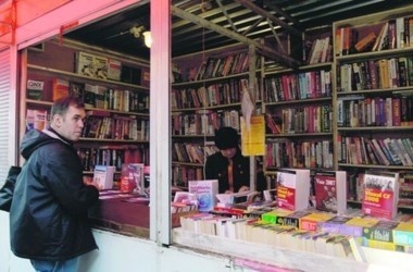 На книжном рынке обманывают школьников. Фото: segodnya.ua.