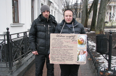 Родители погибшего ребенка готовы голодать. Фото - segodnya.ua