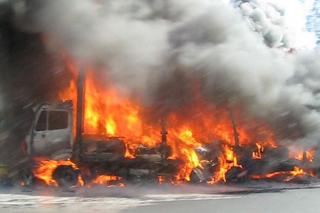 Грузовик сгорел прямо в боксе. Фото - timer.od.ua