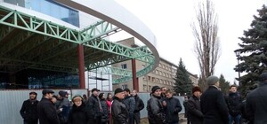 Одесситы устроили митинг из-за уничтоженного сквера в Аркадии