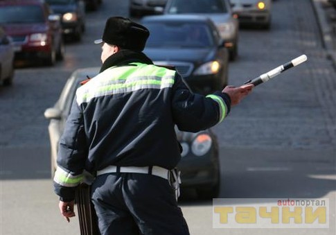 Одесским гаишникам досталось от буйного пассажира иномарки. Фото - tachki.lutsk.ua