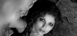 Работнице букмекерской конторы в Одессе могли перерезать горло из мести