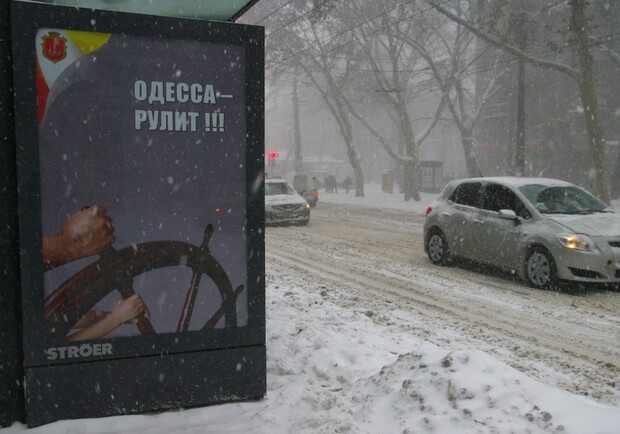 Одесские дороги заметает снегом. Фото - odessa-life.od.ua