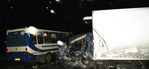 На Луганщине джип протаранил грузовик