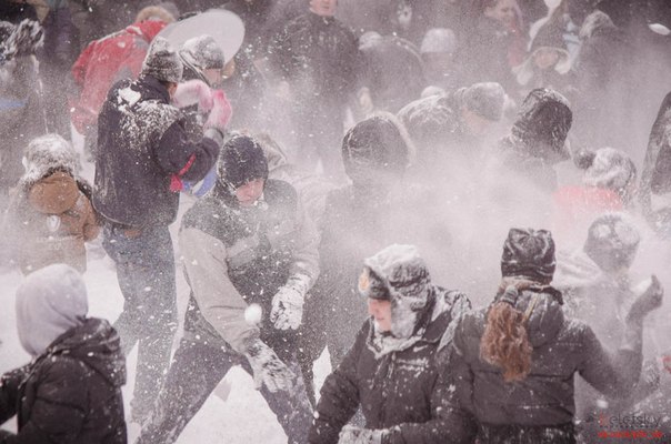 В Одессе провели массовую битву снежками. Фото - Сергей Белецкий