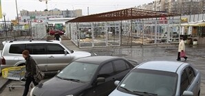 Киоски оккупировали парковку на Оболони