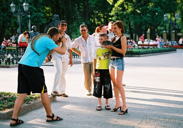 Уличных фотографов с животными этим летом может не быть не центральных улицах Одессы. Фото: photosight.ru.