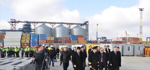 Зам Азарова в Одессе посмотрел стройку в порту, а в Южном презентовал суперсовременные буксиры