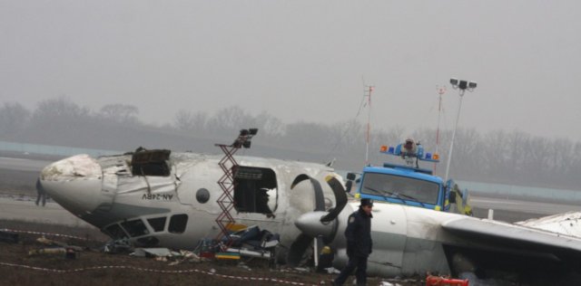 У следствия появилась новая версия крушения самолета "Одесса-Донецк". Фото - 62.ua